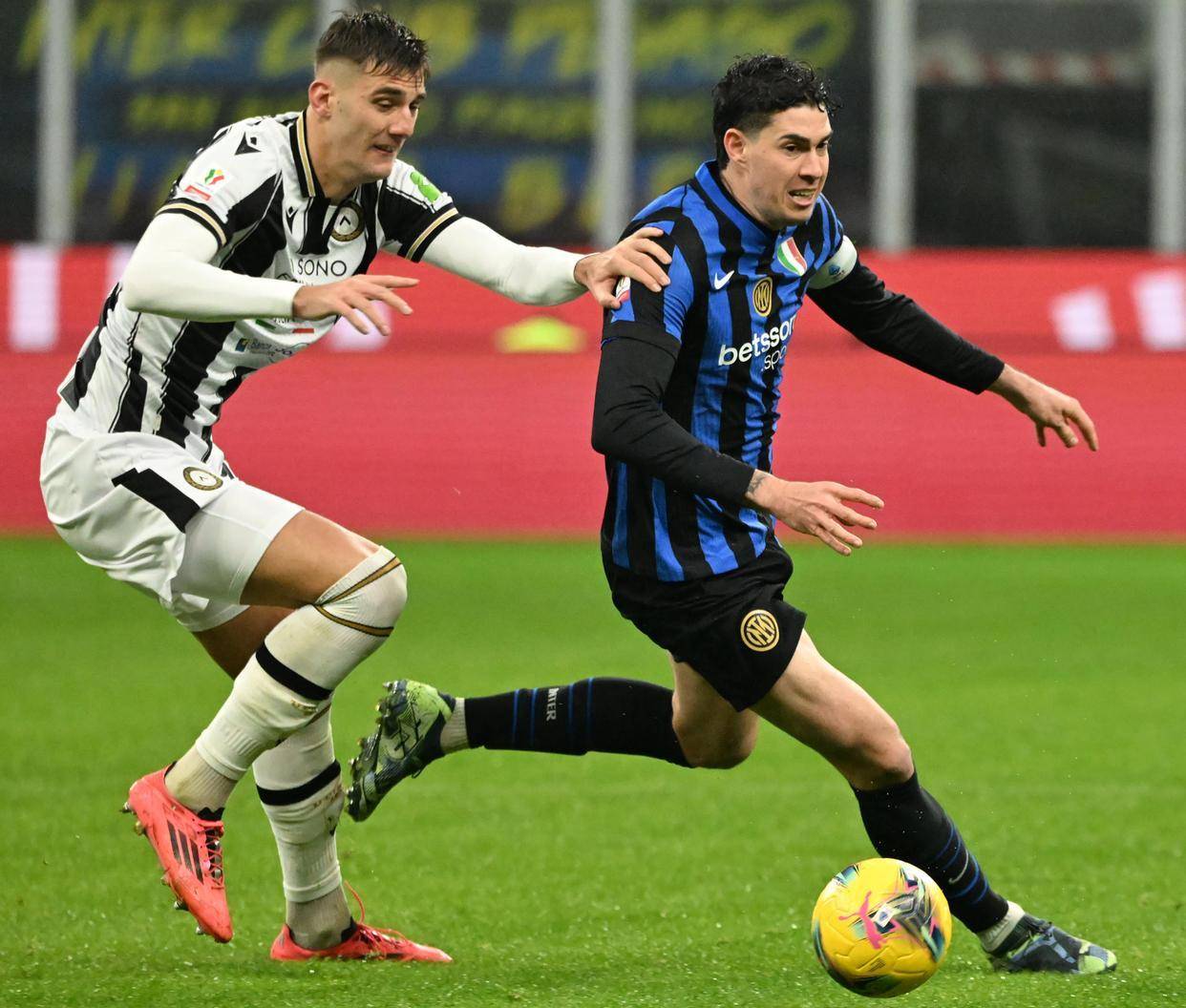 包含国际米兰球员默契配合备战,冲击下一场比赛胜利的词条 包含国际米兰球员默契配合备战,冲击下一场比赛胜利的词条