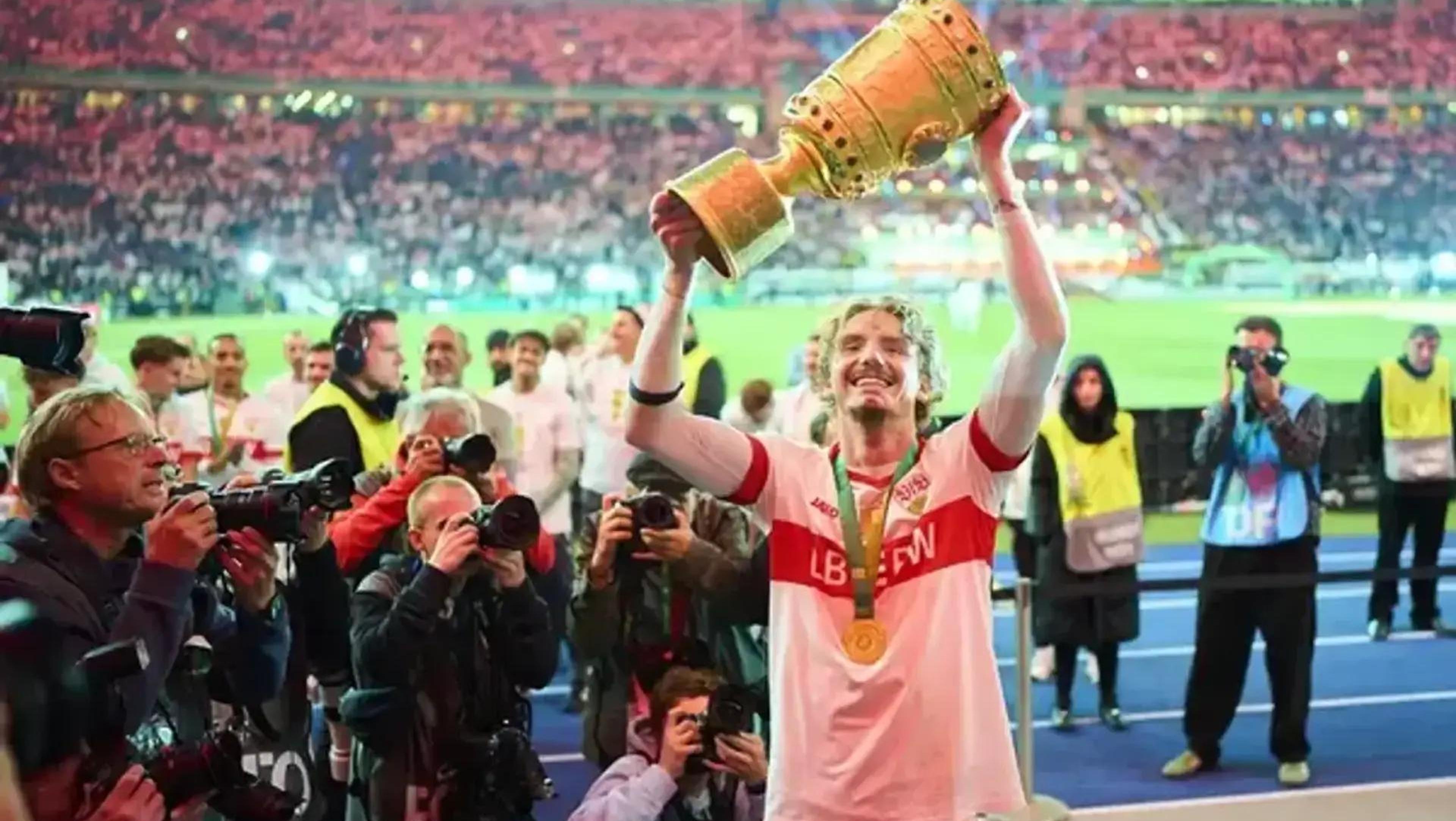 德国队在关键时刻逆转比赛，夺得重要胜利的简单介绍