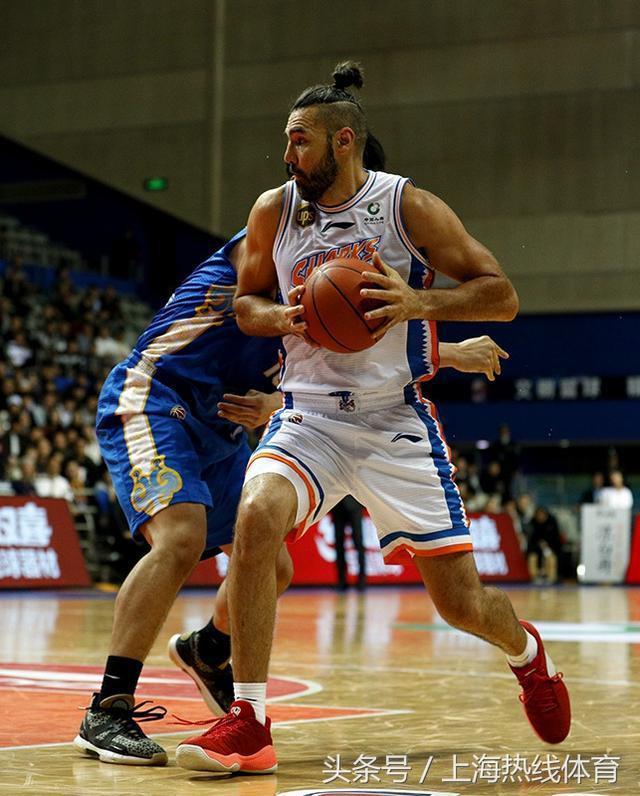 山东男篮一路高歌，多点开花战胜江苏队