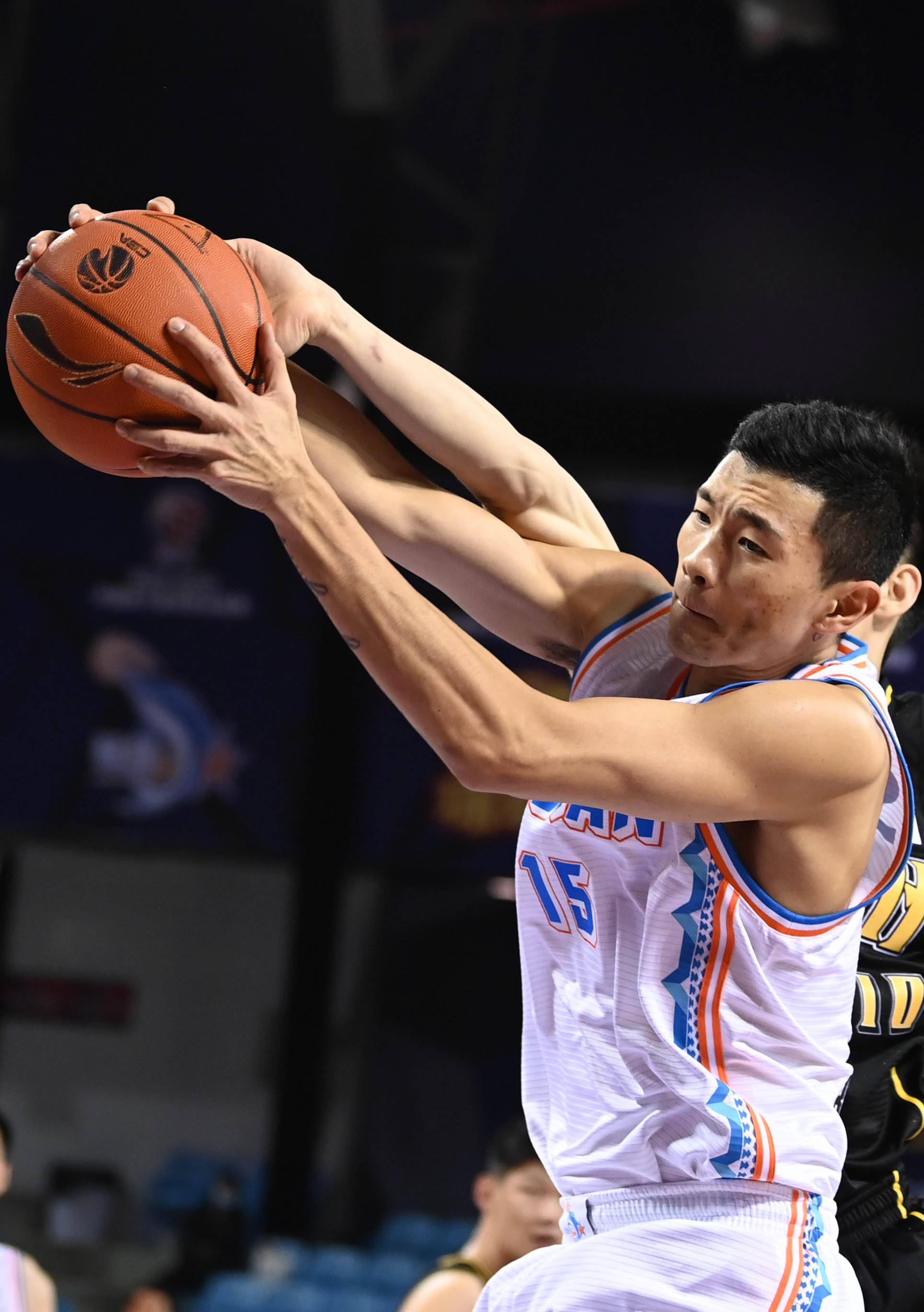 福建男篮埋头苦练,追求更高成绩 福建男篮埋头苦练,追求更高成绩