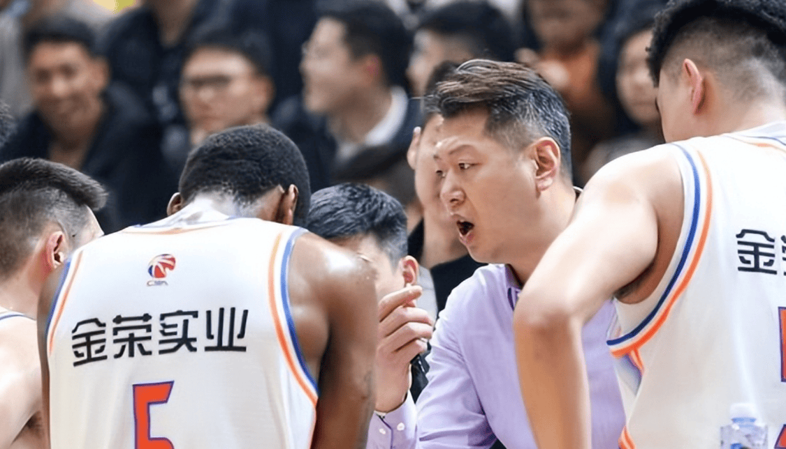 福建男篮埋头苦练,追求更高成绩 福建男篮埋头苦练,追求更高成绩