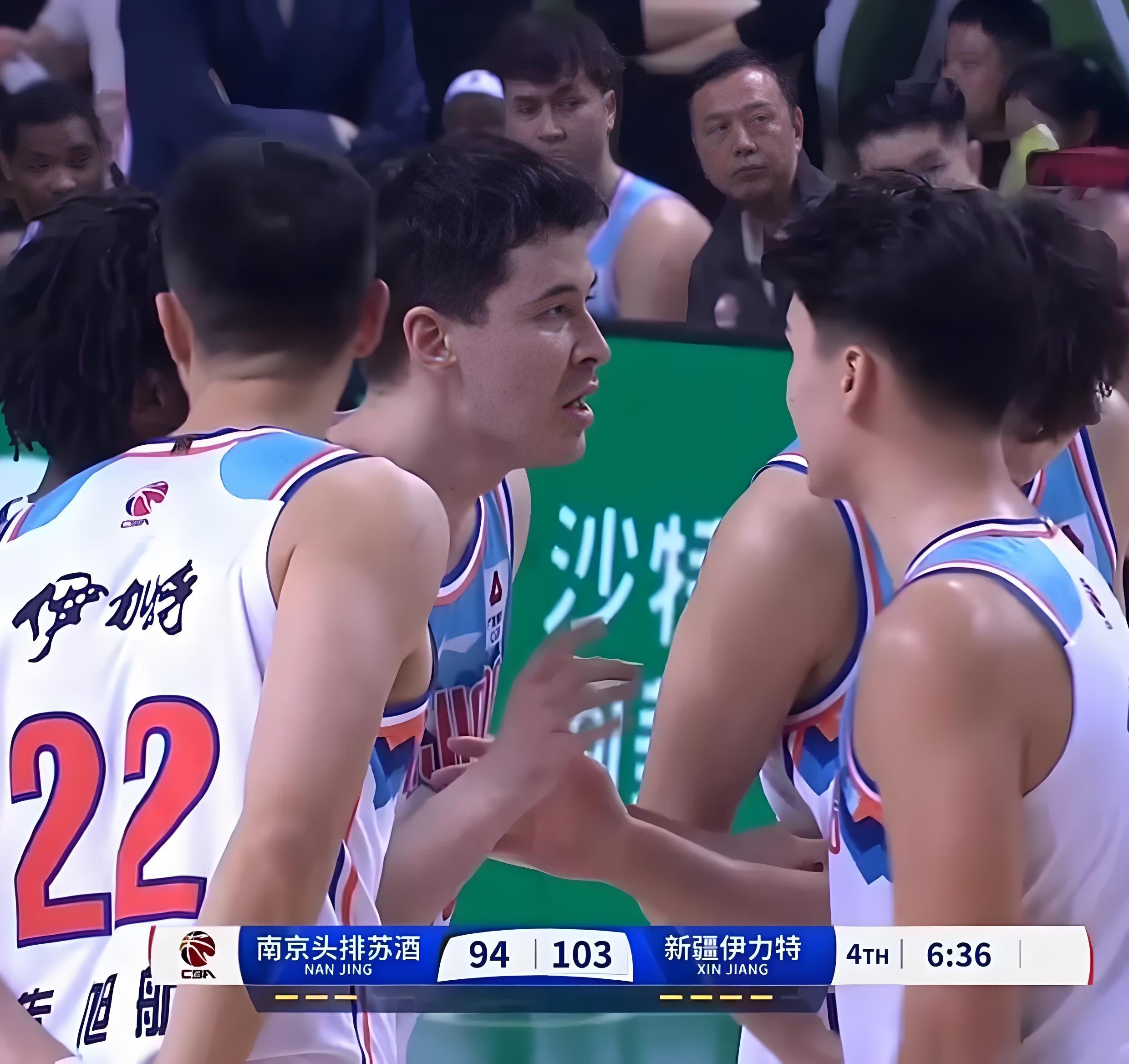 包含新锐球员火力全开，帮助球队实现逆转胜利的词条