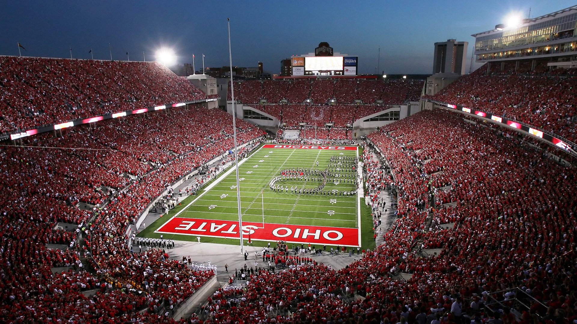 赛道之外，小贾伦的压制级表演与F1年度争冠之夜的另类解读