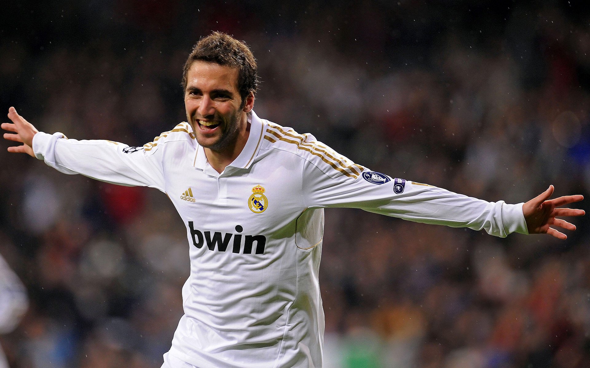 北欧风暴席卷绿茵场，当英超争冠焦点战遇上丹麦冲垮伊拉克的启示