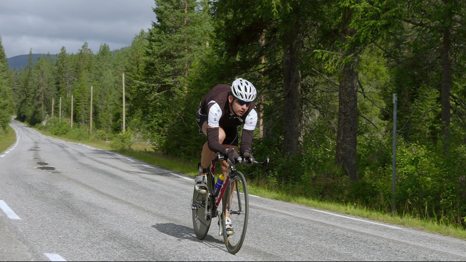 LPL赛事观看-黄鸭组合展翅，法国队完胜泰国队背后的战术革命